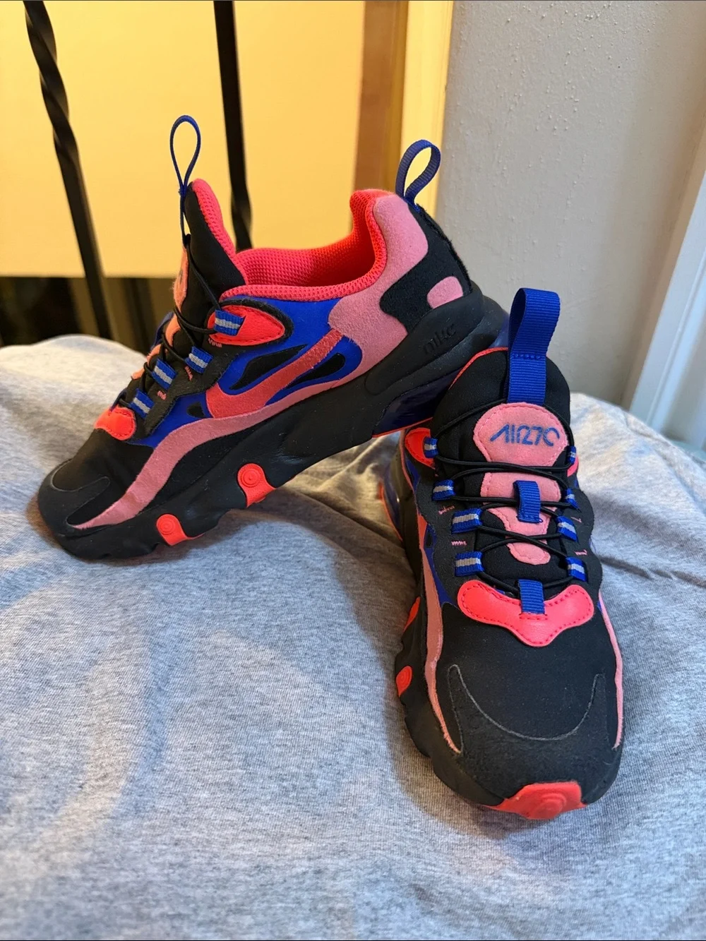 Nike Air 70 in little Girls size 1Y excellent condition